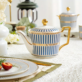 Conjunto de xícaras de chá de porcelana elegante da China com bule, açucareiro e leiteira para chá / café, presente para adultos, xícara de chá e pires de porcelana exquisita de platina esmaltada, colher dourada, caneca de cappuccino e café latte.