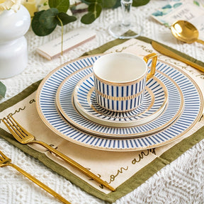 Conjunto de xícaras de chá de porcelana elegante da China com bule, açucareiro e leiteira para chá / café, presente para adultos, xícara de chá e pires de porcelana exquisita de platina esmaltada, colher dourada, caneca de cappuccino e café latte.